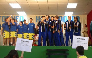 El equipo Cadete recoge el trofeo de campeón del Torneo Hermano Adolfo de este año 2007<br />Fotografía: CBJ Desarrollo Utebo