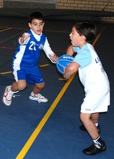 Las futuras promesas del Baloncesto en el Juan de Lanuza.<br />Fotografía: CB Juventud Utebo